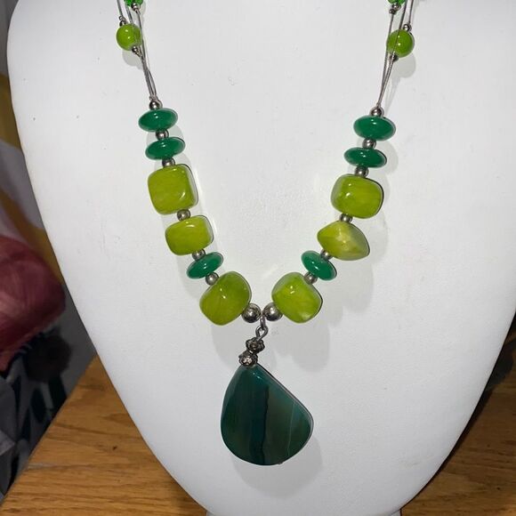 Natural Green Wire Necklace & Matching Natural Green Earrings with French Hooks - Picture 4 of 14